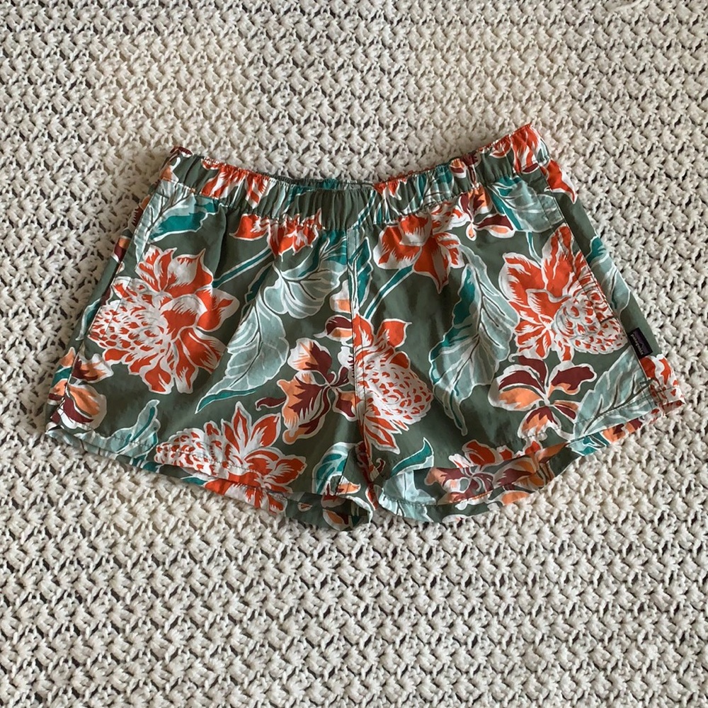 Patagonia Barely Baggies shorts, size Medium